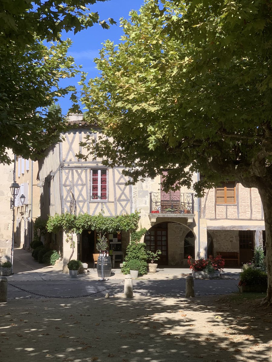 tourismecondom's tweet photo. ESCAPE GAME 🔐 Une 20aine de participants aujourd’hui pour l’Escape #Game « Le Mystère de La Croix Occitane »🤫 Seront-ils assez courageux pour retrouver le Basilic et sauver le village de #Fources?
Les lundis & jeudis, à 10h30 et 16h
👉🏼 Résa 05 62 28 00 80
Tarif : 6€/pers. https://t.co/cgR8EFNddw