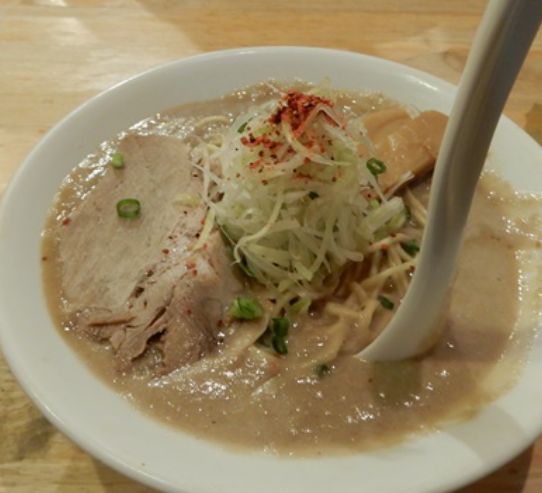 オモシロき事なき世を面白く呟く オススメ 京都ラーメン 極鶏 ごっけい オッス オラサンジ うめえ京都ラーメンの店紹介すっぞ ドロドロの超こってりスープが人気の一乗寺にある極鶏 今や京都ラーメン人気ｎｏ１店と 言ってもいい程 超有名店 こってり