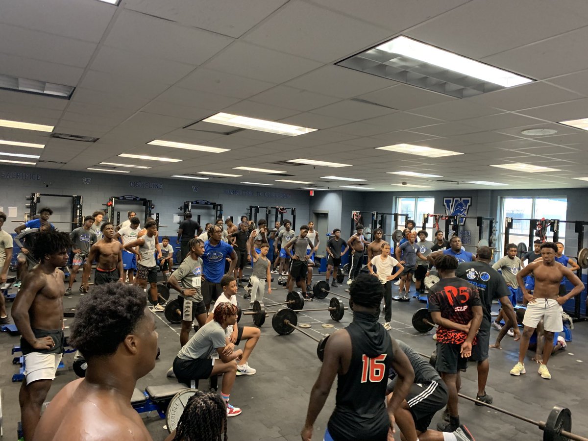 WestlakeSports1's tweet photo. What THE FIRST day of a School looks like for ⁦@WestlakeFB1⁩ 👀 ⁦@Coach_CGreen⁩ https://t.co/dHn6ie1mqP