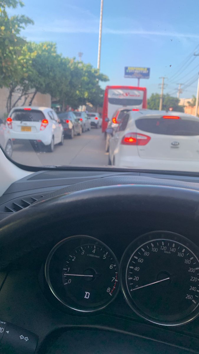 darwinjb03's tweet photo. Caos vehicular circunvalar con cra38 @jorgecura1070 @AtlanticoEmi https://t.co/cLgO1SRmKV
