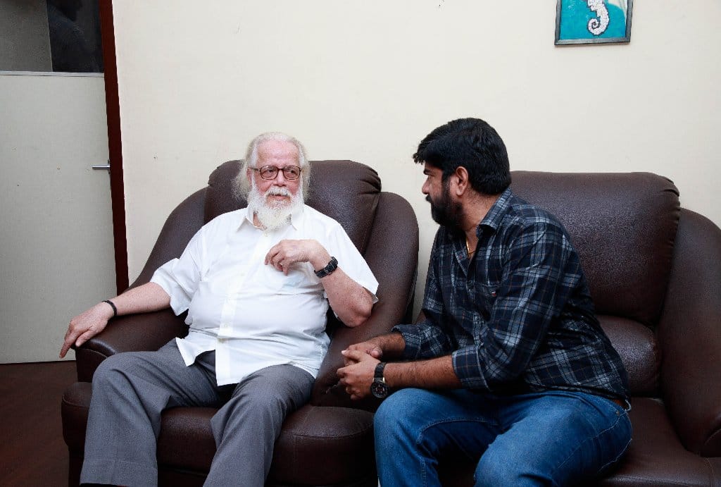 idiamondbabu's tweet photo. #PavakiEntertainment 
#ProductionNo1 

Padma Bhusan Nambi Narayanan sir made a surprise visit to our shooting spot &amp; wished every1 for success! 

Direction #BalajiMadhavan 
🎥 #JayachanderPinnamneni
🎶 @SamCSmusic
✂️ @editoranthony

Produced by #BalajiMadhavan

@idiamondbabu https://t.co/yYHqyuj3h6