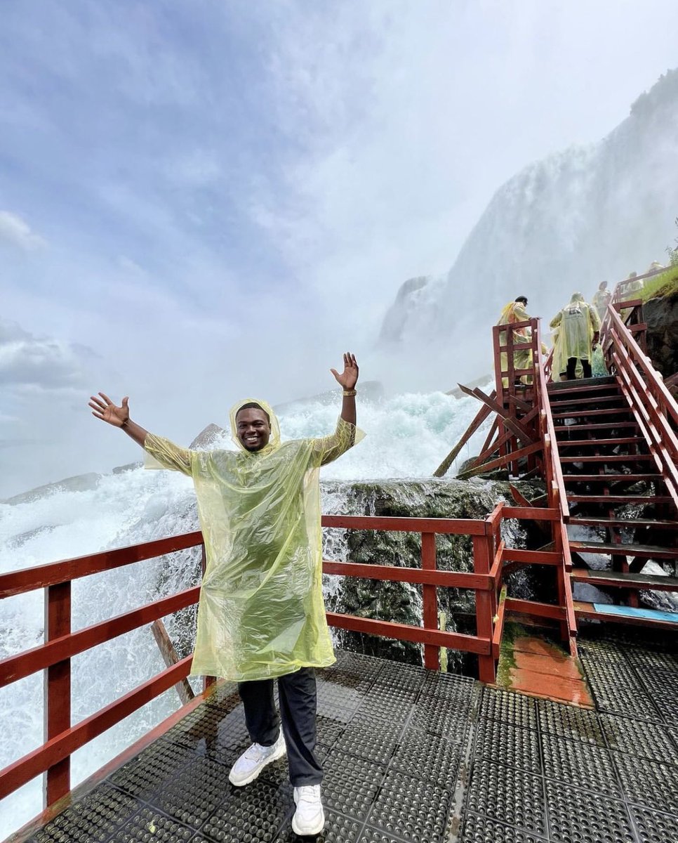 Looking for the most thrilling way to beat hot summer days? Cool off on the Hurricane Deck of #NiagaraFalls State Park’s Cave of the Winds!
☀️
#InTheBUF / Photo by Instagram: <a href="/k3v0art/">KevoArt</a>