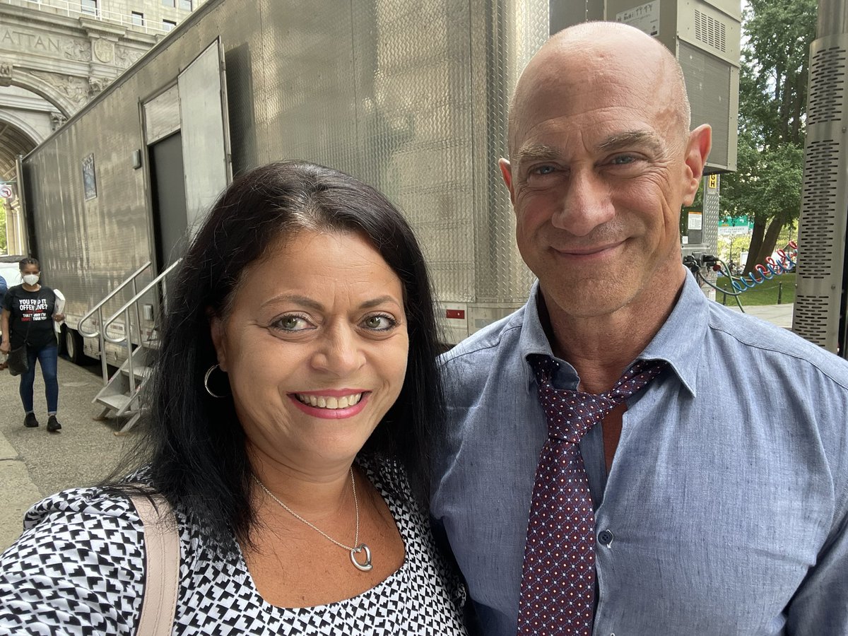 So excited to meet the amazing @Chris_Meloni this morning!! Chris thank you for being so gracious!! You truly made my Monday morning so much brighter! Can’t wait to see what’s in store next for Stabler!!!!