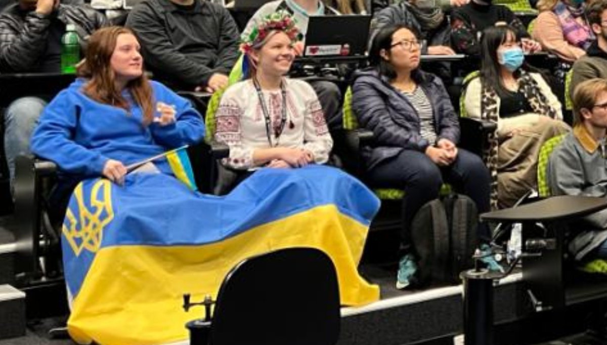 MediaPowerless's tweet photo. @InsidOutAnatomy Would you just look at these nice students enjoying the war-show! Only the popcorn is missing. https://t.co/o695a9etS8