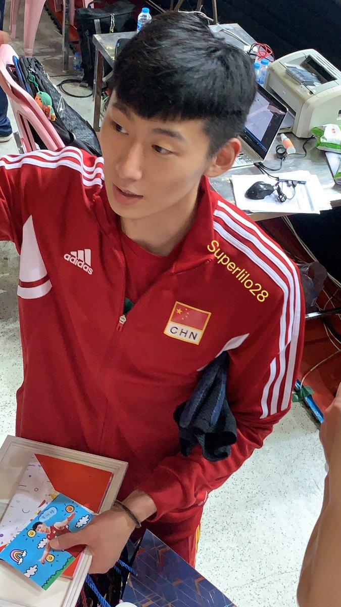 โมเมว่าคลั่งรักน้องเต๋อเจินคนที่หน้าง่วงๆ tweet media