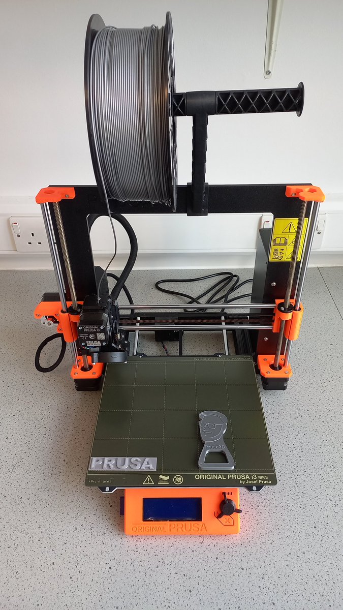 Prof. Alan M Smith (@profalanmsmith) on Twitter photo Nový 3D tiskárna pro biopolymer laboratoř díky <a href="/Prusa3D/">Prusa3D</a> I also learnt a few words in čeština #langtwt #3Dprinting Nový 3D tiskárna pro biopolymer laboratoř díky <a href="/Prusa3D/">Prusa3D</a> I also learnt a few words in čeština #langtwt #3Dprinting
