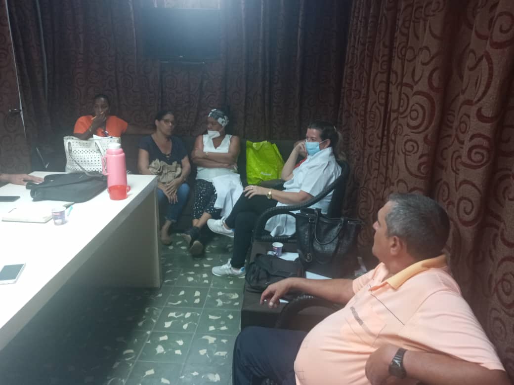 DMSaludMatanzas's tweet photo. #DMSMatanzas Toma de  estrategias, distribución de medicamentos por los centros de evacuación de la población Versallera, visita por las áreas, así como las rurales con el objetivo de supervisión por si existe incremento de enfermedades respiratorias
#FuerzaMatanzas
@WongCorrales https://t.co/G3una81p0K