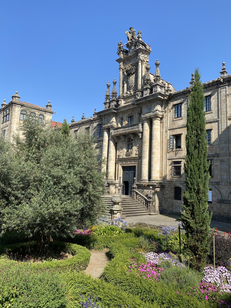 t_hersche's tweet image. Reaching Santiago in the morning, still already lots of people around #camino #caminodesantiago #Santiago