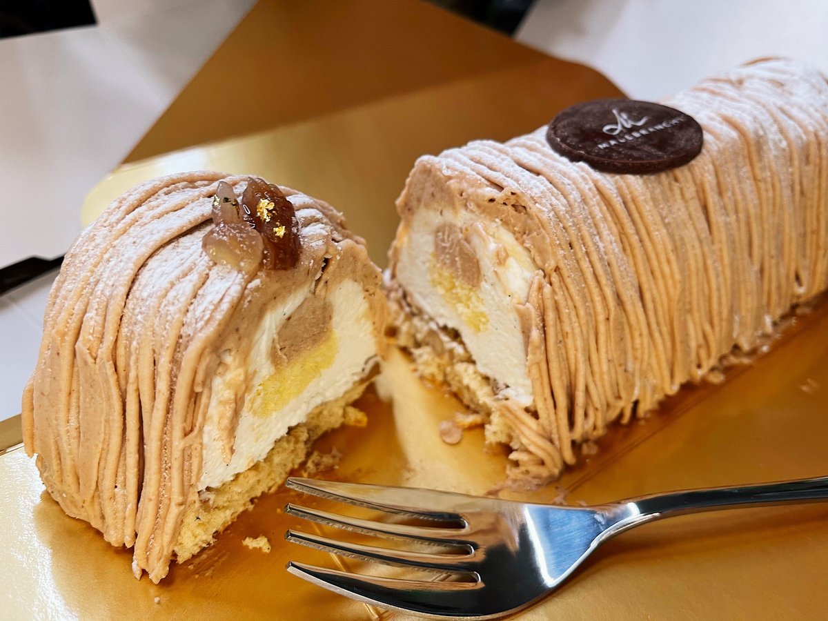 muni_sweets's tweet photo. 【マールブランシュ】
販売価格：3240円＋送料

ラム酒の香り漂うモンブランケーキをお取り寄せ可能！
ねっとり濃厚な食感が特徴的で、凍ったまま食べるとアイスケーキとして楽しめます！
クルミが入っていてカリカリ食感がアクセントになってます🍰 https://t.co/Wd56BC1VMD