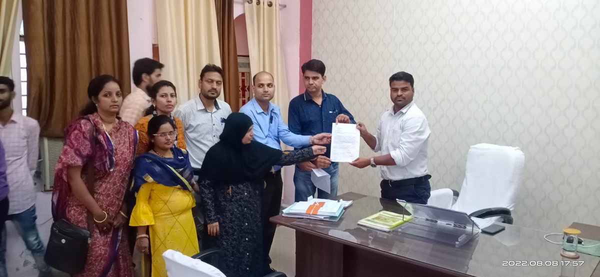 आज फिर श्योपुर जिले के हमारे साथियों द्धारा मुख्यमंत्री जी क़ो परवीक्षा अवधि दो वर्ष और 70%80%90% हटाने के लिए ज्ञापन मुख्यमंत्री जी के नाम कलेक्टर साहब क़ो दिया 🙏 <a href="/ChouhanShivraj/">Shivraj Singh Chouhan</a> <a href="/Indersinghsjp/">इन्दरसिंह परमार</a> <a href="/JournoGarima/">Garima Srivastav</a> @brajeshabpnews <a href="/ReporterRavish/">Ravish Pal Singh</a>  <a href="/LalSinghArya/">Lal Singh Arya</a> <a href="/BansalNewsMPCG/">Bansal News</a>