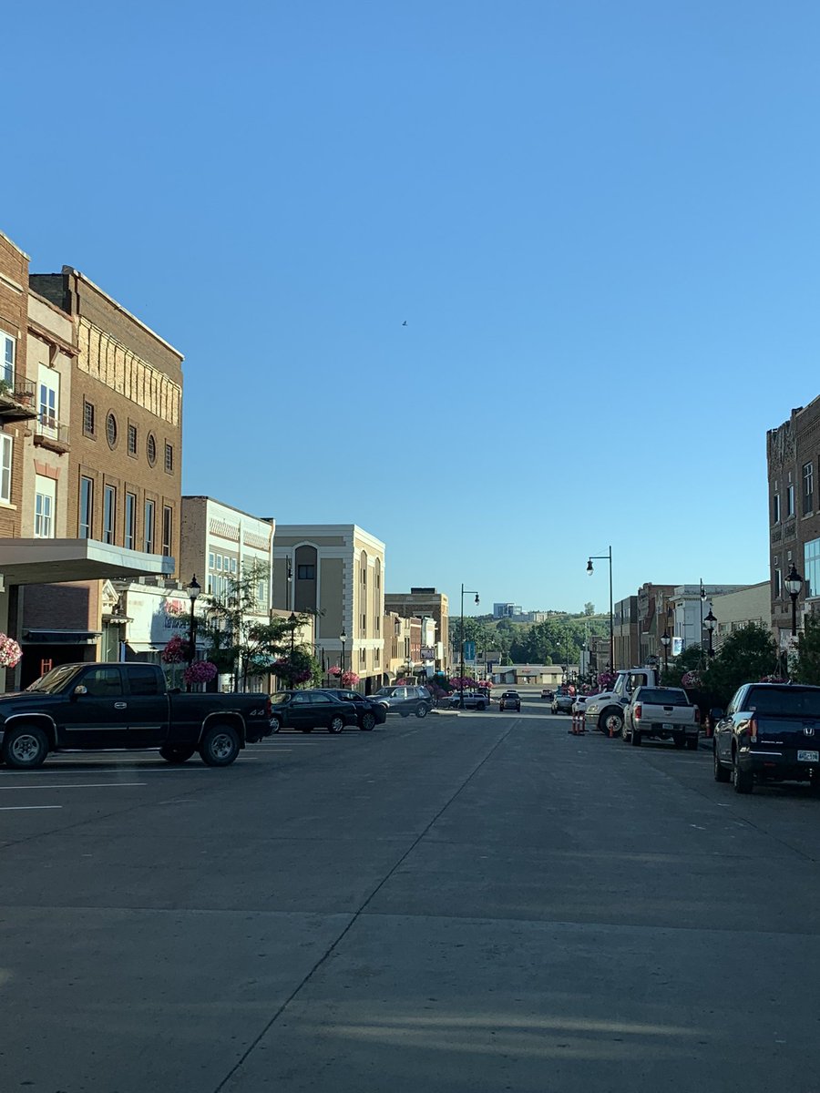 ComOptShanna's tweet photo. What a beautiful morning in downtown Minot ND!! These flowers look amazing… #PeacefulWalkDowntown #AlwaysHereToHelp @ComOptND https://t.co/yk2kSU2QF4