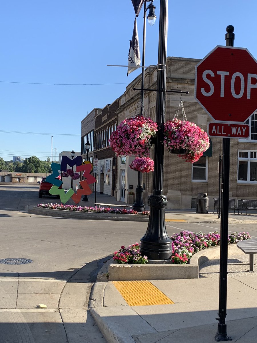 ComOptShanna's tweet photo. What a beautiful morning in downtown Minot ND!! These flowers look amazing… #PeacefulWalkDowntown #AlwaysHereToHelp @ComOptND https://t.co/yk2kSU2QF4