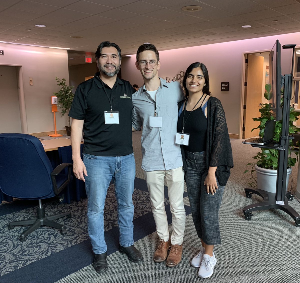 texcroc's tweet image. Enjoying all the cool talks at #GARD2022! #RDZLab members Tristan and Monica (@wildlifemoon ) did a great job presenting their thesis research  👏🏽 👏🏽👏🏽🐸🐍🍄 #LatinxPI #txstbio #txst