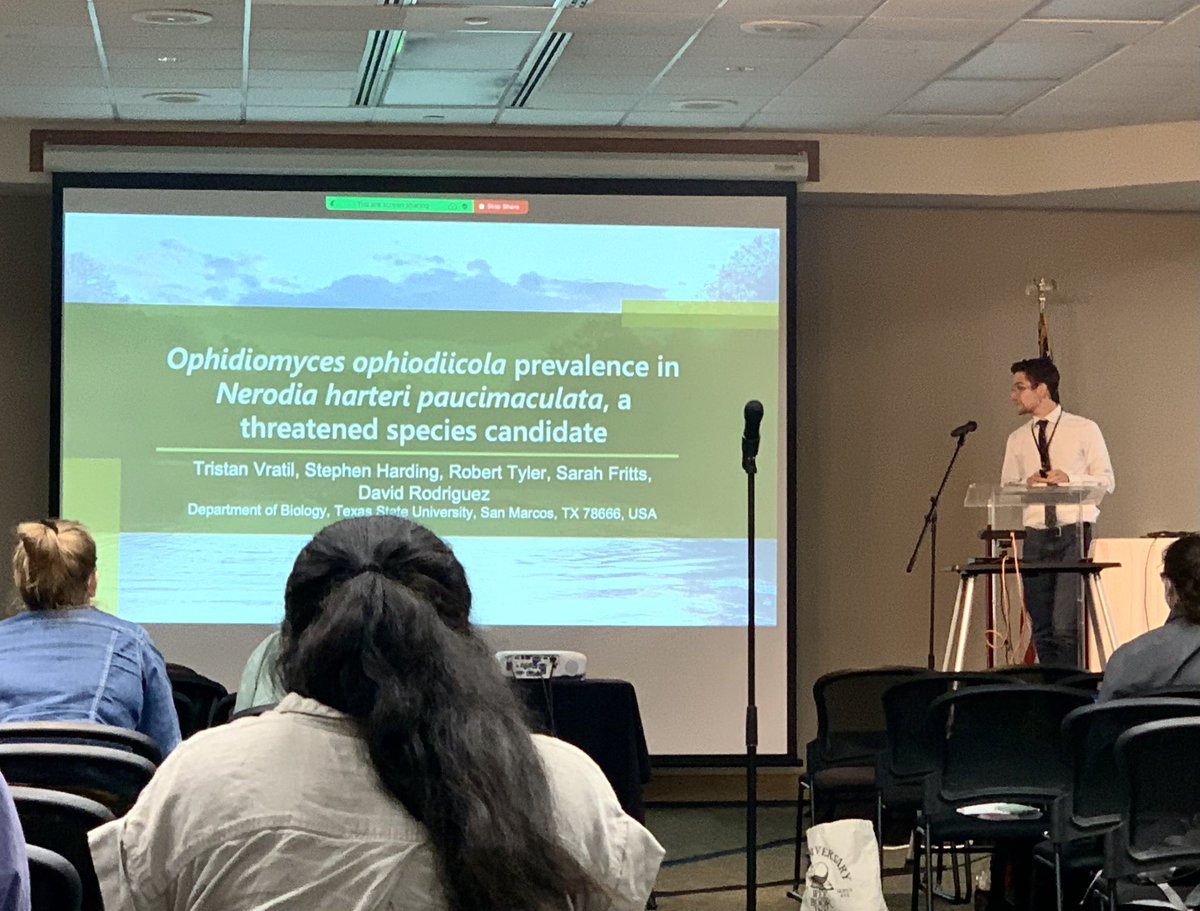 texcroc's tweet image. Enjoying all the cool talks at #GARD2022! #RDZLab members Tristan and Monica (@wildlifemoon ) did a great job presenting their thesis research  👏🏽 👏🏽👏🏽🐸🐍🍄 #LatinxPI #txstbio #txst
