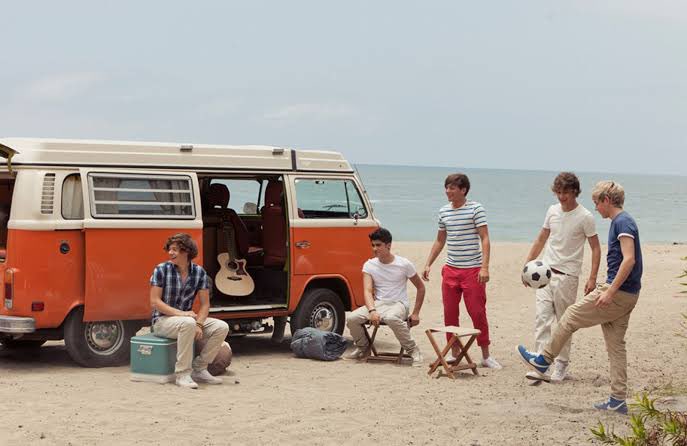 sonubf's tweet image. what makes you beautiful (2012) and timeless (2022) music videos