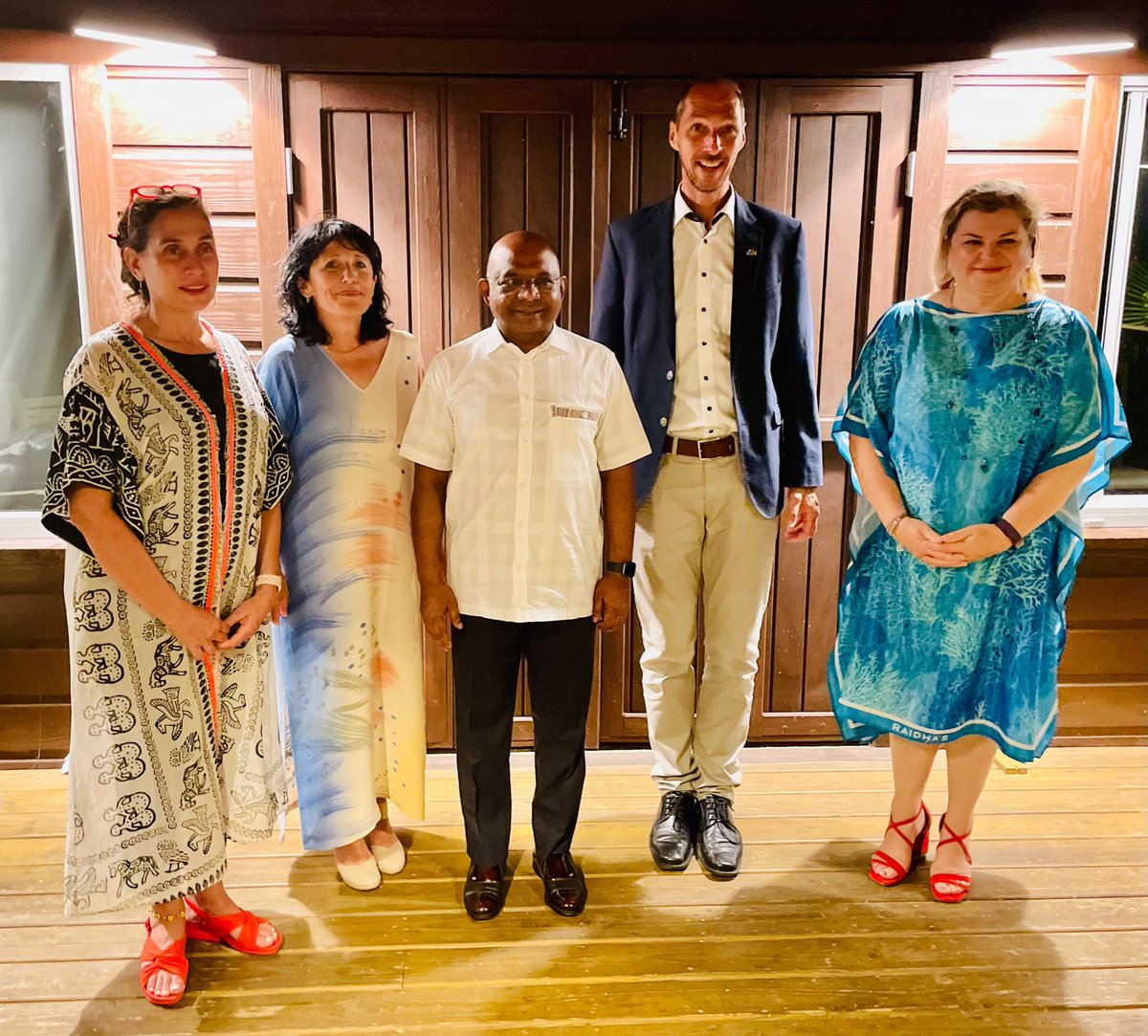 Good to meet with the @UN Resident-coordinators covering #SIDS on the sidelines of the Wadadli Action Platform.

➡️ @yesimoruc (Guyana), @SMarinescu_UN (Cook Islands, Niue, Samoa & Tokelau), Eric Jan Overvest (Sao Tome and Principe) and @HaswellUN (Maldives).