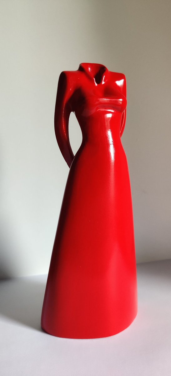 sedlart's tweet photo. "What Are You Doing?"
2020, resin, 19 cm.
Do you like this sculpture?
Could you please share so I can get more opinions. https://t.co/uivch6nj42