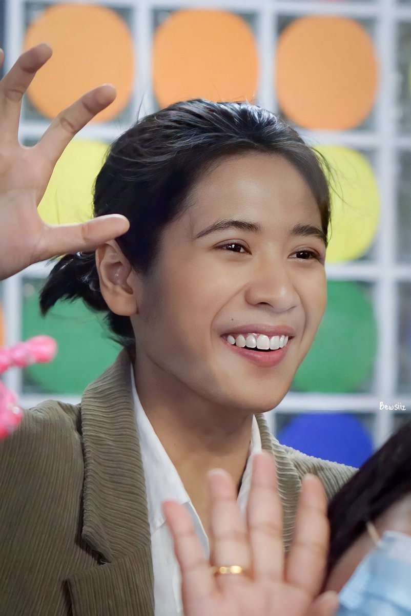 Nathanan28's tweet photo. เค้าโสย แต่เค้าแปก
เค้าเท่ห์ แต่เค้าแปก
เค้าร้องเพงเพราะ แต่เค้าแปก
แต่เป็นแปกที่โดนตกแบบไม่รู้ตัว
@sarah_salola 
#sarahsalola #JEEPONENIGHTSTAND https://t.co/WiKTzzJ8q5
