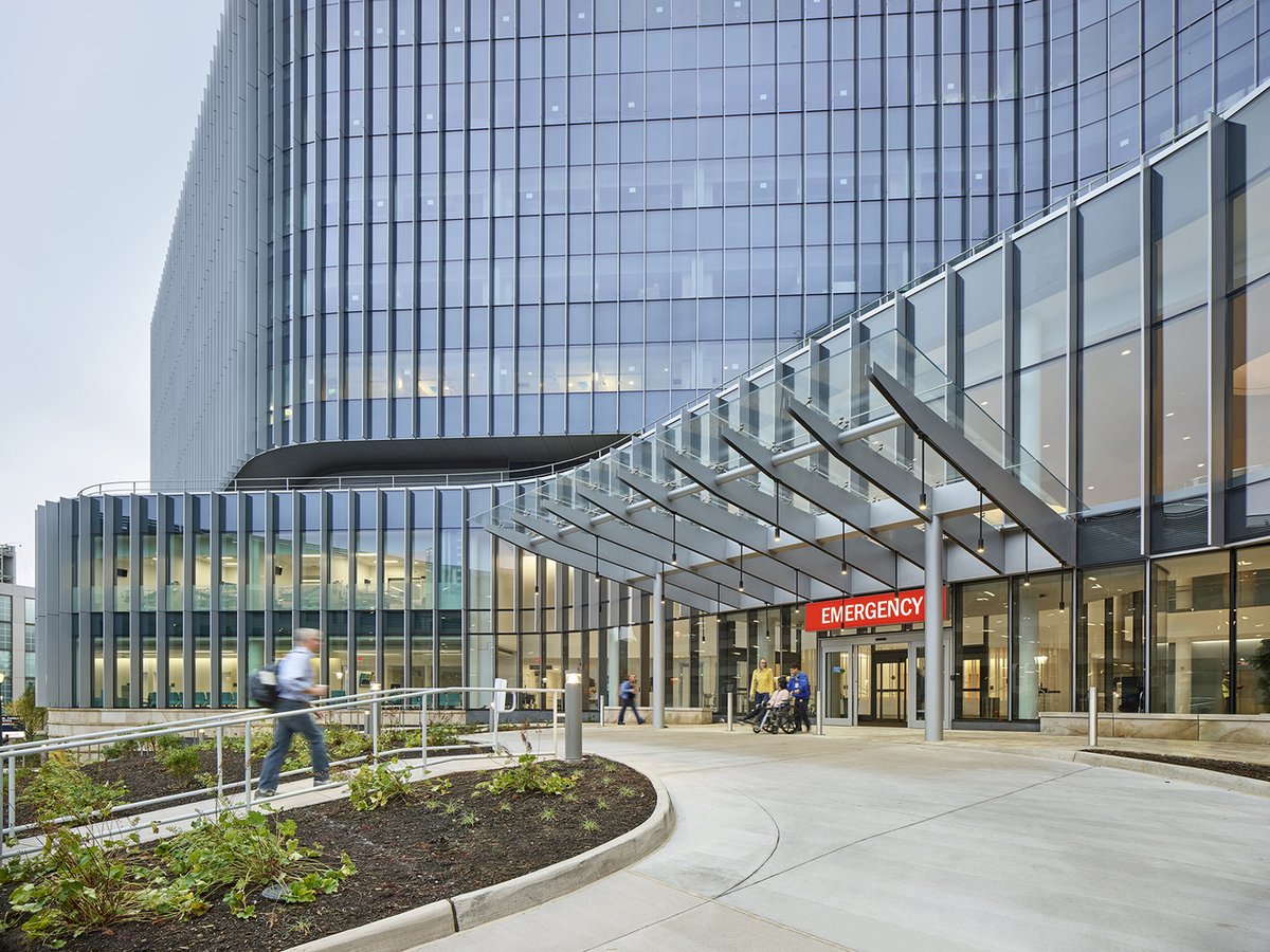 JaneMCraddock's tweet photo. The metal fins on this hospital's #exterior aim to reduce heat and glare. #archilovers  https://t.co/3LYEnz183R https://t.co/0BLXEhFZ5V