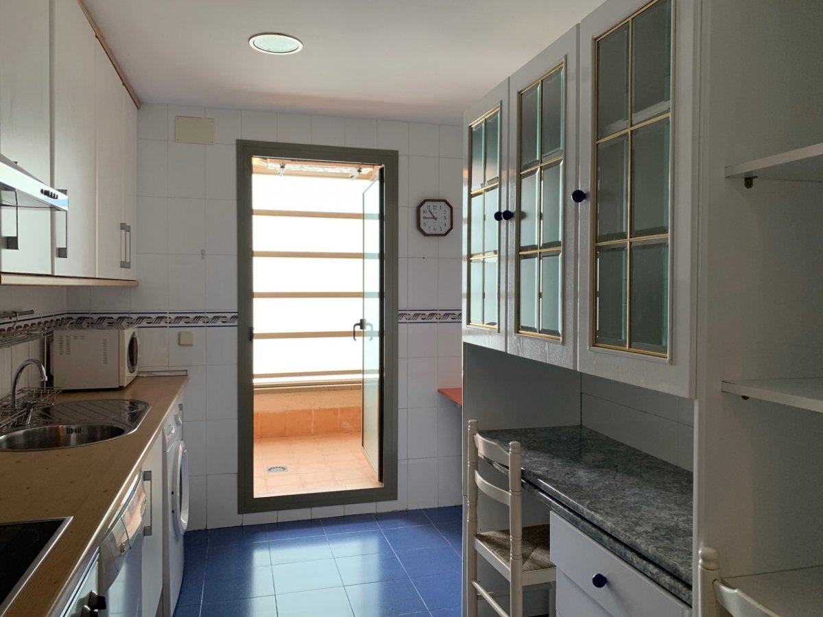 ⭐️ ESPECTACULAR piso en ALQUILER en Paseo Capa Negra. 
🏠 Este pisazo tiene 135 m2 construidos, 102 m2 útiles.  Bajo con 62 m2 de terraza. 
Que no se te adelanten! 

#rivasvaciamadrid #rivas #pisoenalquiler #alquilerivas #bonlar #qualisoptima #alquiler #rivasvaciamadrid,