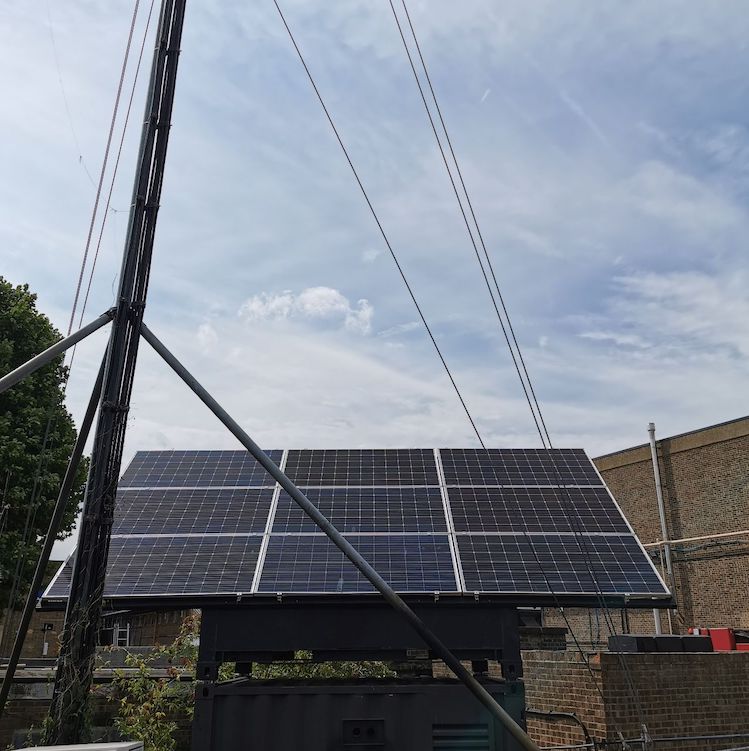 _generatorpower's tweet image. Another great example of our #Sustainable #Power solution. Our #PowerSafe unit with #BatteryStorage and #SolarArray installed at a central London site. Reducing #Generator run time from 24/7 to just 1.5hrs per day!