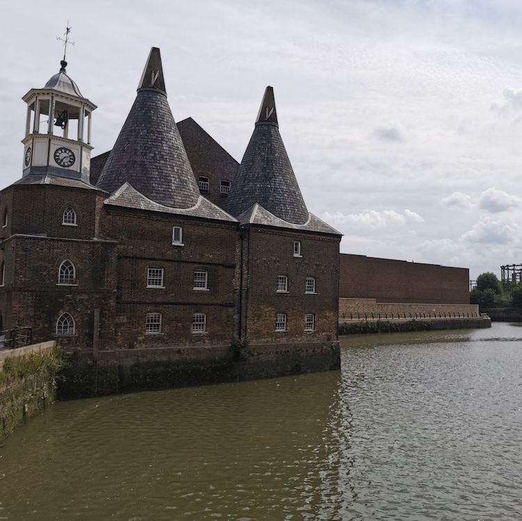 _generatorpower's tweet image. Another great example of our #Sustainable #Power solution. Our #PowerSafe unit with #BatteryStorage and #SolarArray installed at a central London site. Reducing #Generator run time from 24/7 to just 1.5hrs per day!