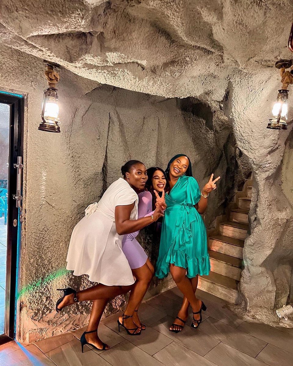 AneequeNG's tweet photo. Sometimes, all you need is just a little fun activity with your favorite people😍

Dress up and do it!

Green wrap dress from the store💚

Shop via our website for sweet deals🏷
Shop Nigerian brands at ANEEQUE 🛍 
.
#aneeque #bellanaija #lekkiwives #lagosfashion #africanfashion https://t.co/uCDD4Qlr1O