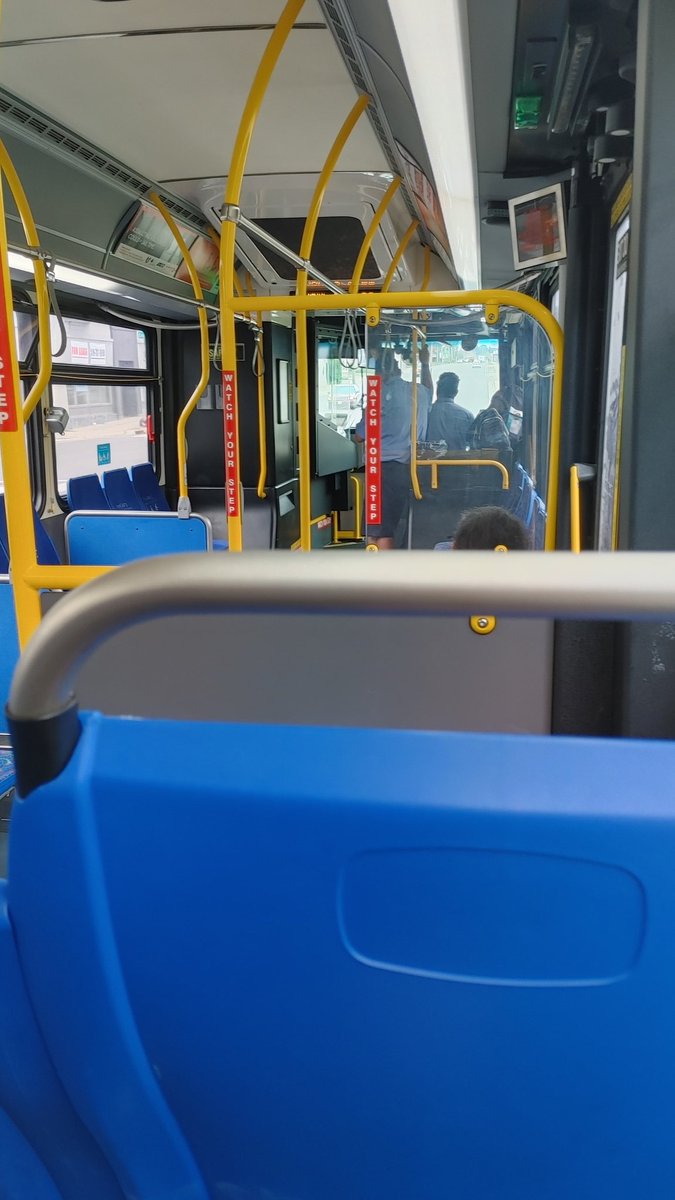 Sydsannity's tweet photo. How is this safe?? Driver was already late. 🙄
@LTCLdnOnt https://t.co/wVTvM1ZsLb