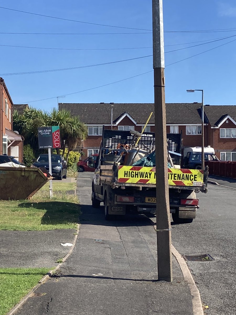selfishparkers's tweet photo. This “Highway Maintenance” van parks on the pavement opposite a junction DAILY.
#pavementParking #IllegalParking #SelfishParking #DisabledAccess #WheelchairAccess #BuggyAccess #EverydayAbleism #CradleyHeath https://t.co/iJEHjfICYD
