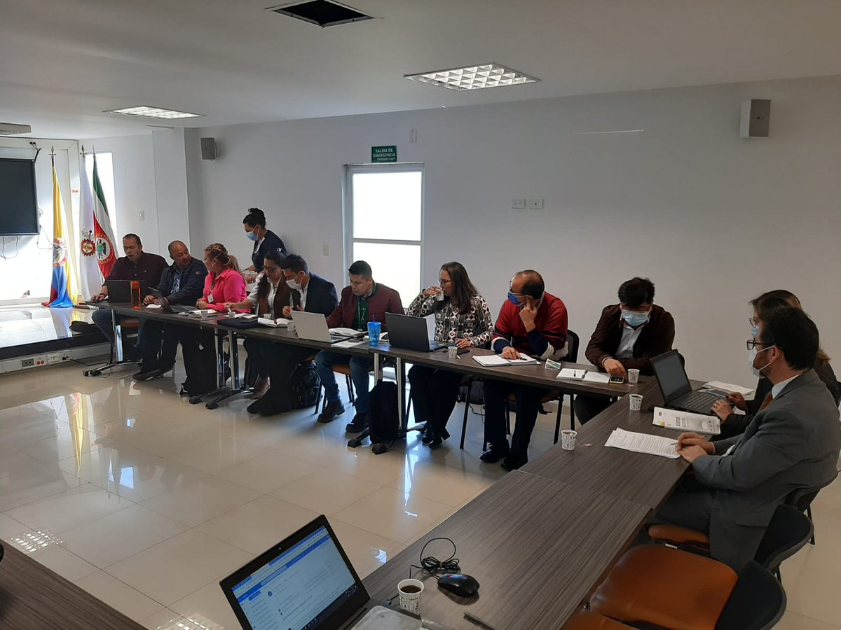 CRDFORM_SENACNM's tweet photo. #AEstaHora compartiendo espacios de dialogo y concertacion entre la Organizacion SIndical @Setrasena  y nuestros Directivos Regionales @SENABoyaca de manera propositiva, franca y solidaria frente a los retos que hoy enfrenta nuestro @SENAComunica #FeYCompromiso @gloriainesramir https://t.co/uzbmXZdiwL