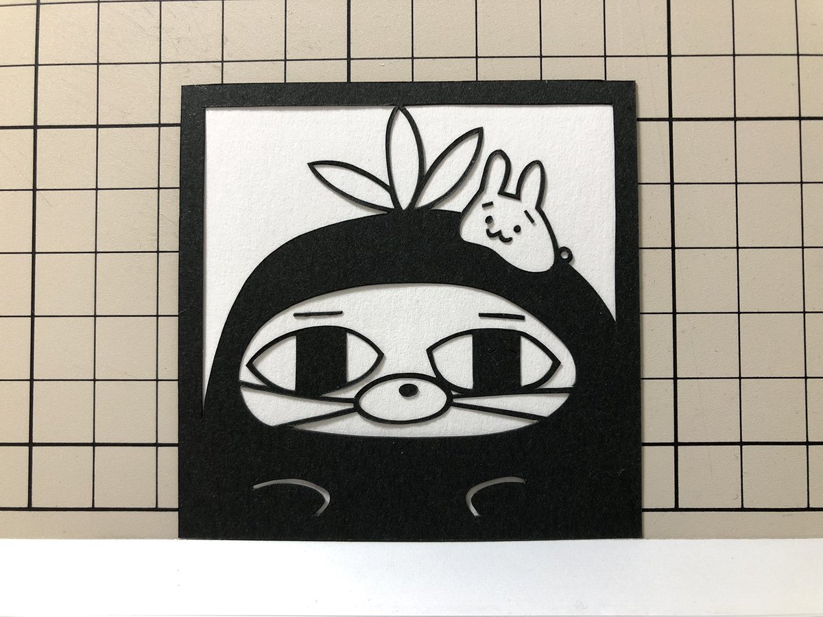 @poporonn38 全然関係ないけど切り絵作ったのでお納めください… 