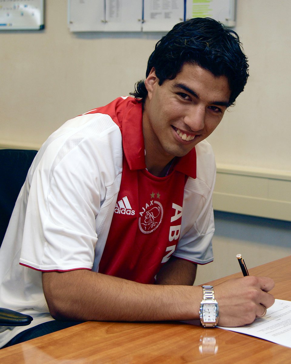 #OnThisDay in 2007, we signed El Pistolero! 🇺🇾

<a href="/LuisSuarez9/">Luis Suárez</a>: 159 games, 111 goals &amp; 66 assists