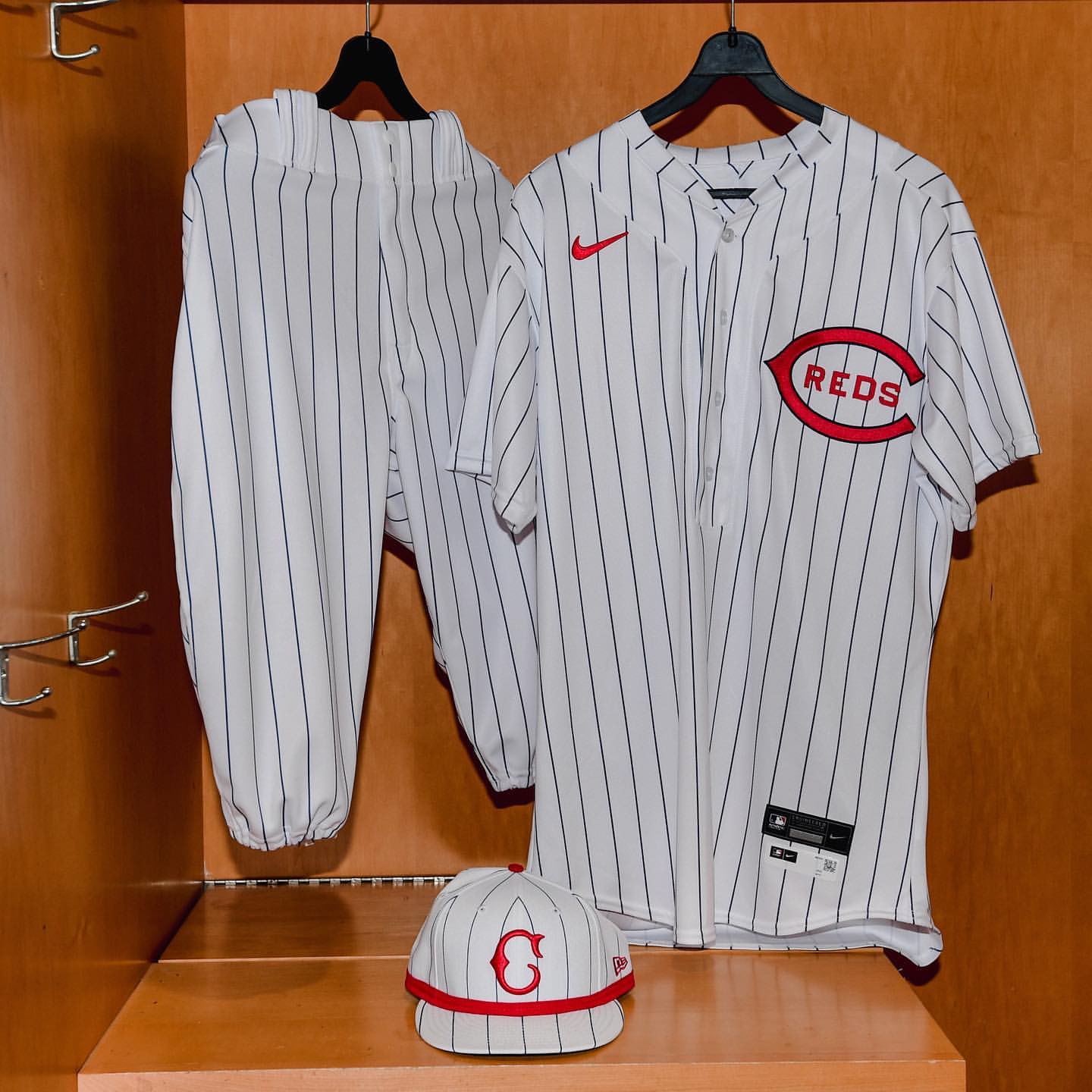 FOX Sports: MLB on X: The Reds will wear their 1919 throwback uniforms for  the Field of Dreams game 😍 📷: @Reds  / X