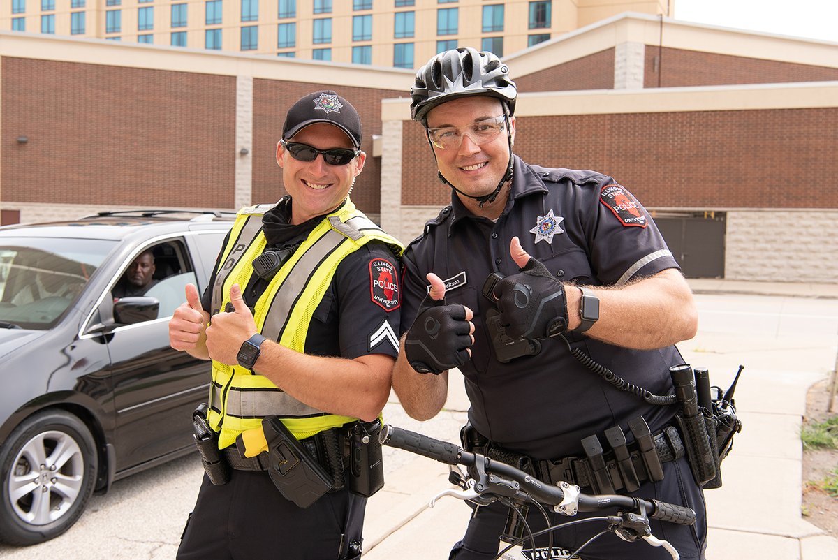IllinoisStateU's tweet photo. Raise your hand if you're excited for #RedbirdMoveIn next Monday! 👋🏽
Interested in volunteering to be a Curb Bird for Move-In? Sign up here: https://t.co/2NLEfalbei https://t.co/yUpvRRg9Jh