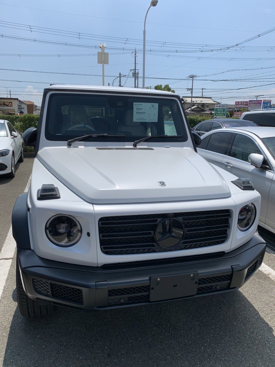 322008's tweet photo. ゲレンデ　G400Ｄ
限定車
新色マットホワイト
新車。
興味ある方いるかな。。。 https://t.co/mrb9lbnTSW