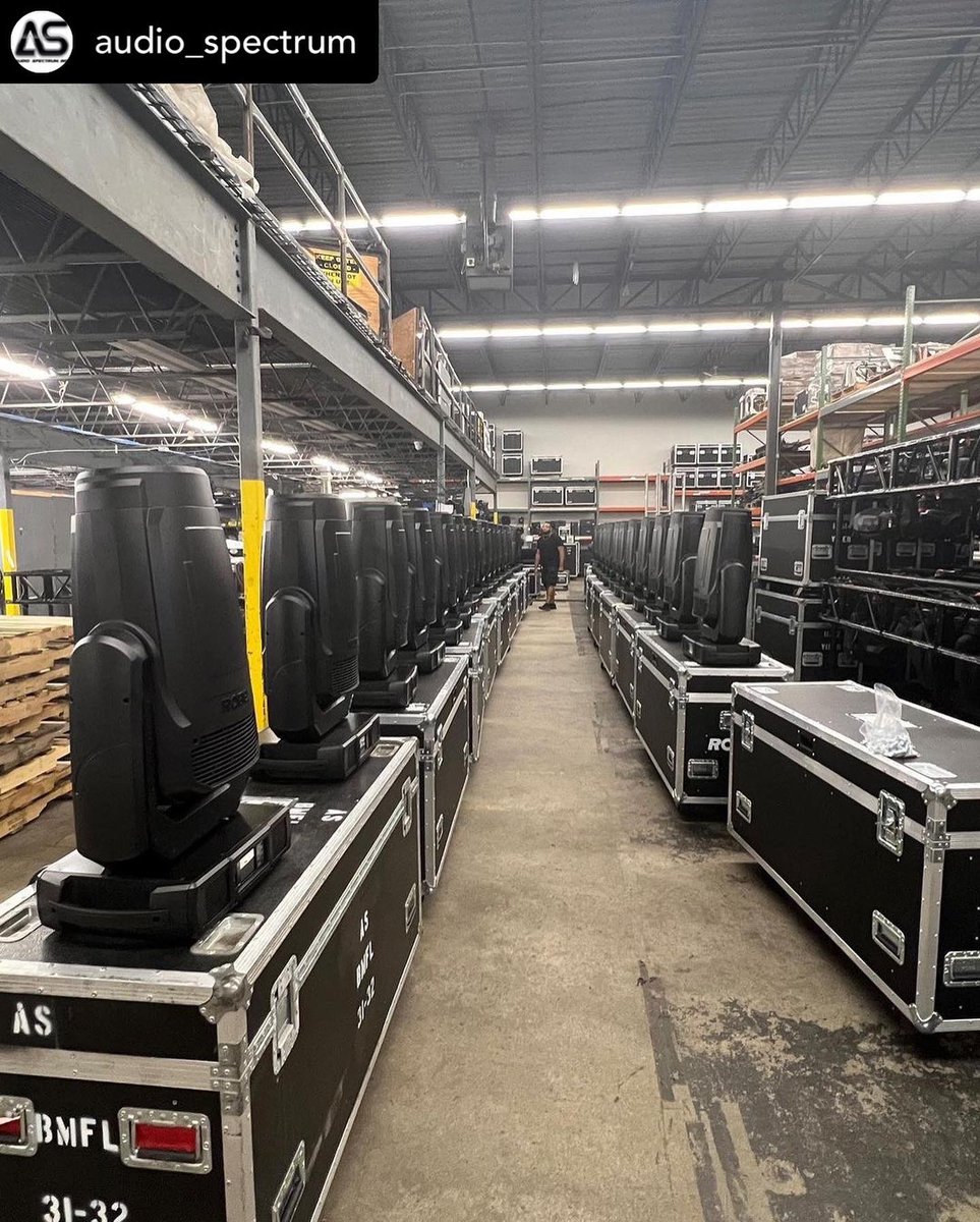 TheRobeWay's tweet photo. Waking up the week with a #NewGearMonday from Audio Spectrum in Boston with their new @Robelighting #FORTE LED luminaires.
#therobeway #robelighting #audiospectrum #newrobegear #robeinnovation #transferableLEDengine https://t.co/aSGEMReb9i