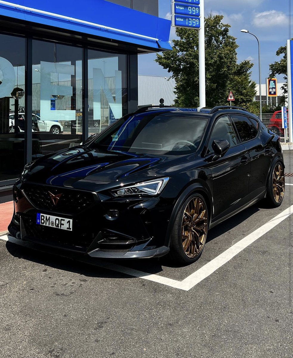 Car Pxrn tweet media