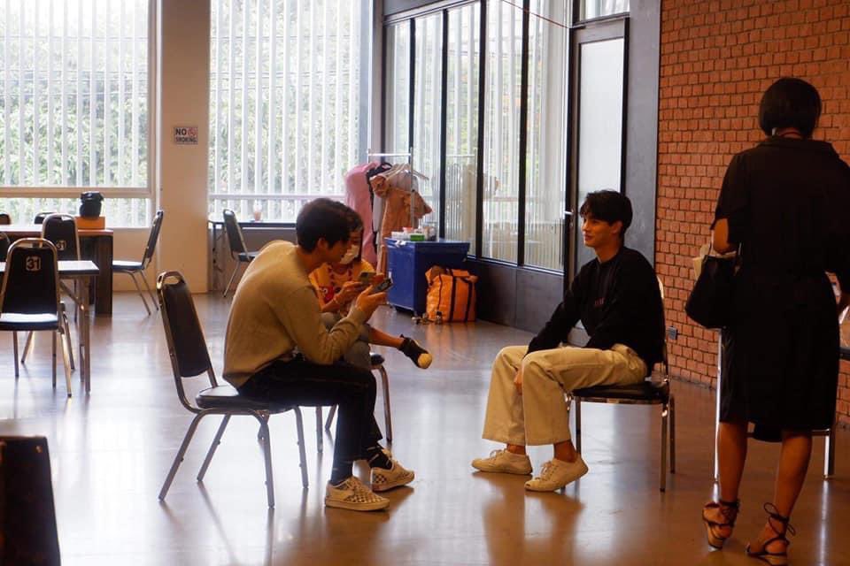 7feb_6pm's tweet image. ทำไมชอบนั่งหันหน้าจุ่มกันอะ🌝 #ไบร์ทวิน