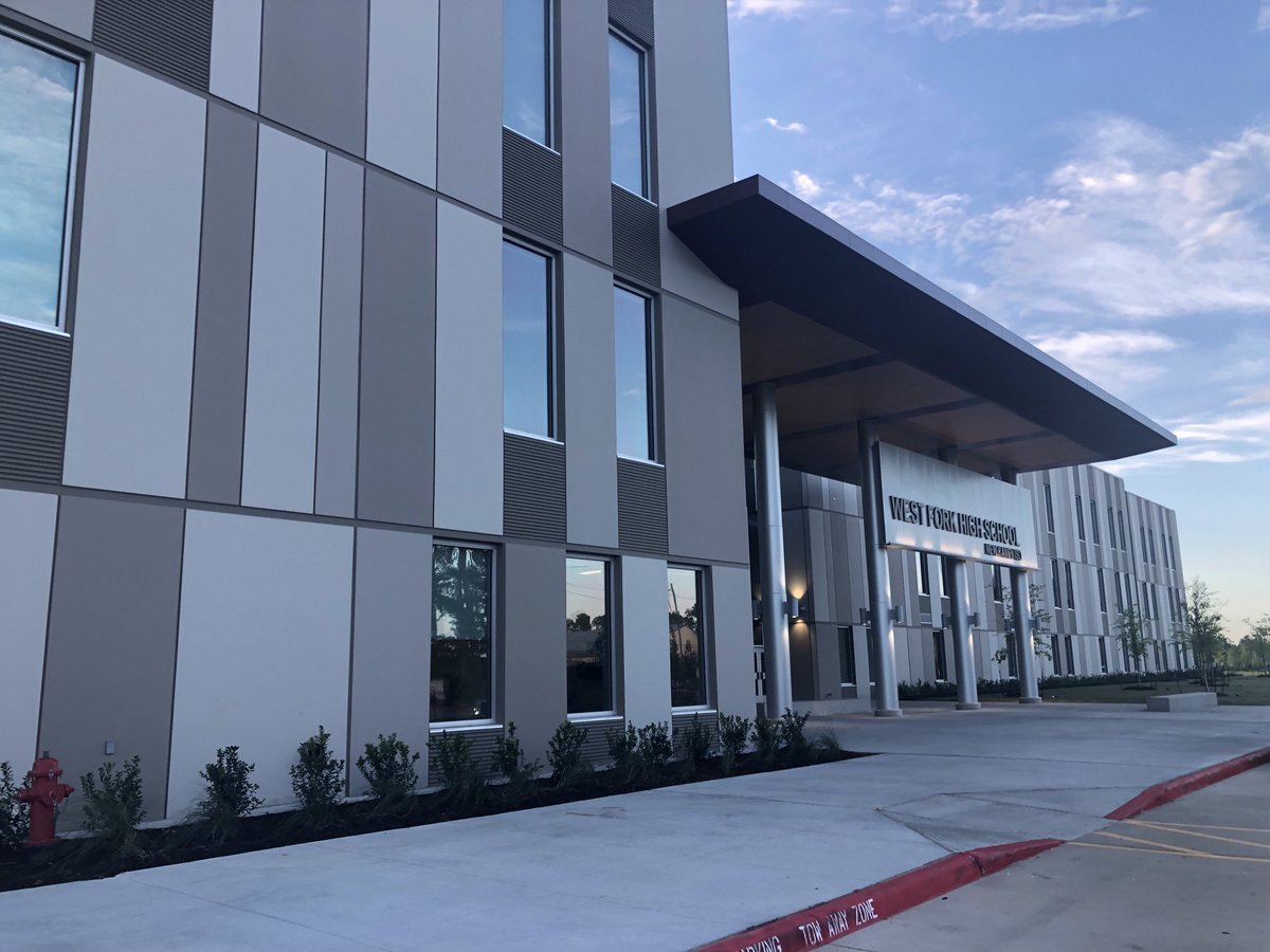 parulsavy's tweet photo. Wishing all staff and students all the best for first day of school at West Fork HS ⁦@newcaneyisd⁩ The campus is looking amazing! ⁦@Stantec⁩ #StantecHou #StantecEdu https://t.co/5UdLuLlTfj