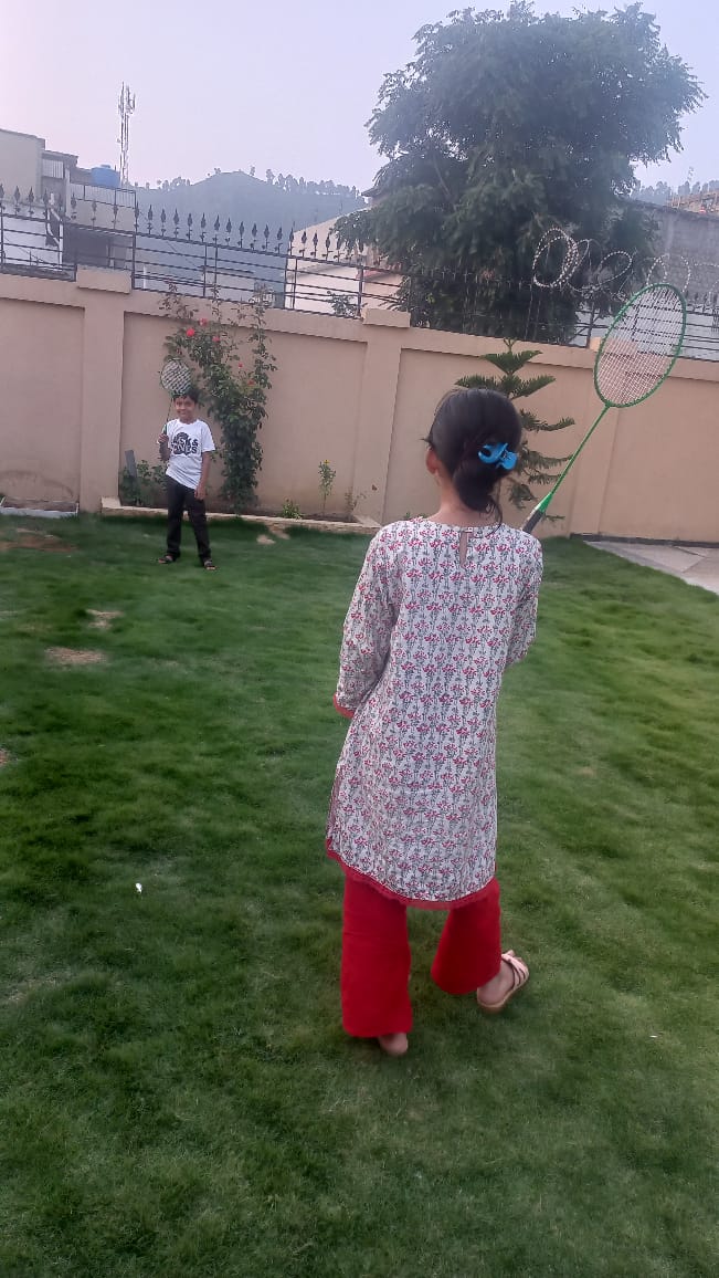 NithyaSasi6's tweet photo. Having fun with siblings  🙃💗 #strongschools #BestSchoolPrize #T4Edu @ShiningStarSchl https://t.co/WLB0PxZ1rE