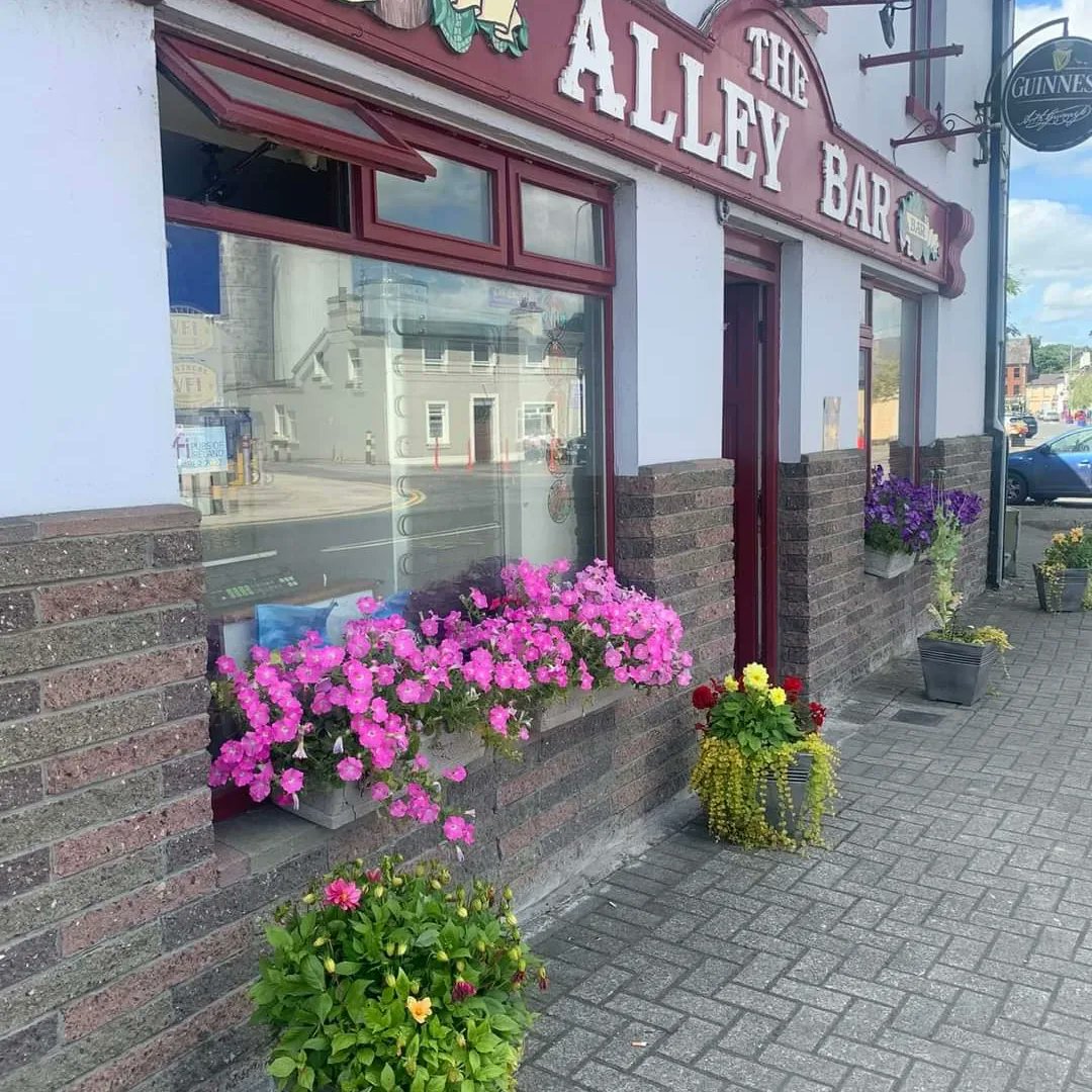 BLOOMING BLUEPOOL 💐💐💐💐🐝🐝🐝🌸🌸🌸

It is so wonderful to see local residents  and business brightening up their premises with floral displays 
<a href="/KanturkTT/">Kanturktidytowns</a>  <a href="/TWOHIGSKANTURK/">SuperValu Kanturk</a>  <a href="/SNPKanturk/">Scoil Naomh Pádraig Kanturk</a>
