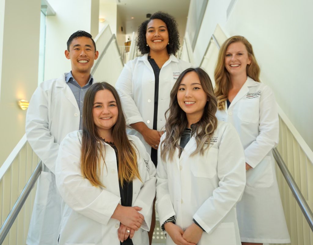 heyjayeh's tweet photo. Rise and shine ☀️- Day 1 of #oncopharm rotations for this Fab 5! @MDAndersonNews https://t.co/i6Ujsyoa1u