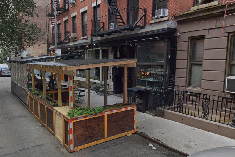 1010WINS's tweet photo. NYC outdoor dining sheds used as sex, drug dens https://t.co/sLgWPGhtah https://t.co/XjSsrdJNhG