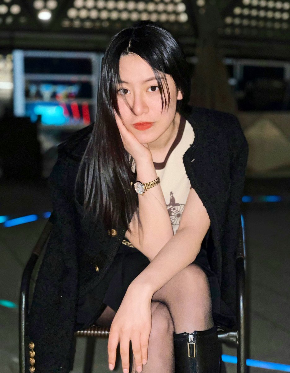 qhlbs's tweet photo. 媳妇生活照 期待射屏返图，然后我拿给她看 #射屏 https://t.co/uLOvA6L5MF