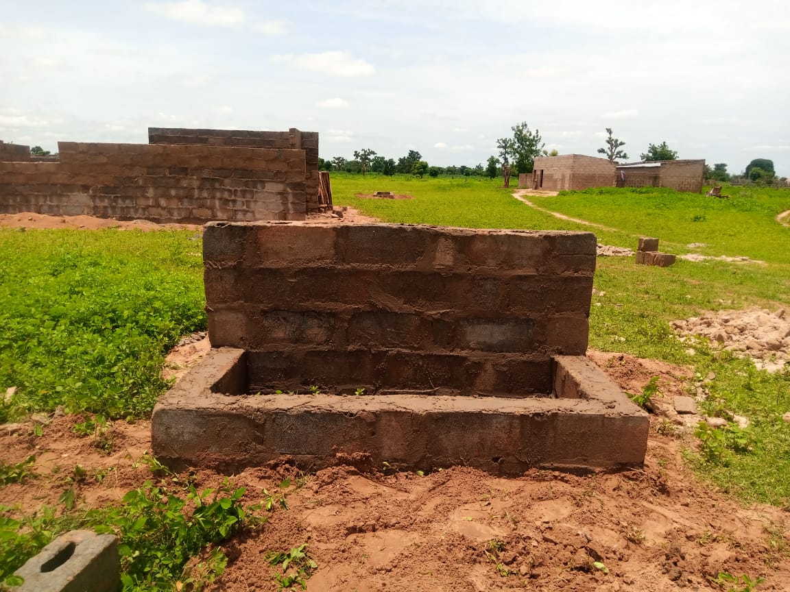 creaccng's tweet photo. With funding from @EKOenergy_, construction of solar powered #HealthCareCentre, a livestock driving trough, a 4,000 liters of water&amp; a tree nursery bed is ongoin in Marawa village. When completed, d ppl 'll no longer take their women on motorcycles for delivery. #health #SDGs @UN https://t.co/CeKn0oHgPk