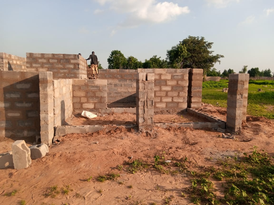 creaccng's tweet photo. With funding from @EKOenergy_, construction of solar powered #HealthCareCentre, a livestock driving trough, a 4,000 liters of water&amp; a tree nursery bed is ongoin in Marawa village. When completed, d ppl 'll no longer take their women on motorcycles for delivery. #health #SDGs @UN https://t.co/CeKn0oHgPk