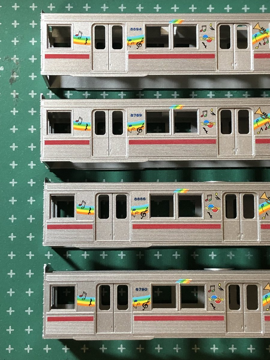 tkk103series's tweet photo. 8634Fのキットに車番インレタを入れました。
車番はトレジャー製で、プレートは世田谷車輌さん　#sscmodel の銀マスクインレタを使用。8637Fと同じく2003年頃を再現すべくスカートはエコノミーキットから加工。
行先•運番•種別は恒例の黒塗り化を予定。
#東急8500系
#ありがとうハチゴープロジェクト https://t.co/lMuTY8e5yZ