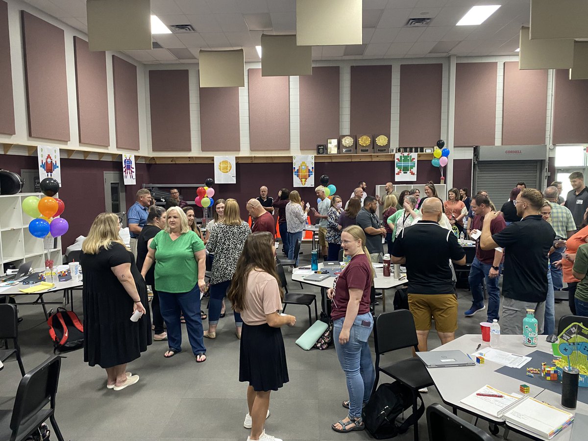 MiddleSiloam's tweet photo. Good learning today with staff!! #ssmslevelup #pantherstrong https://t.co/DnV2hUrSE0