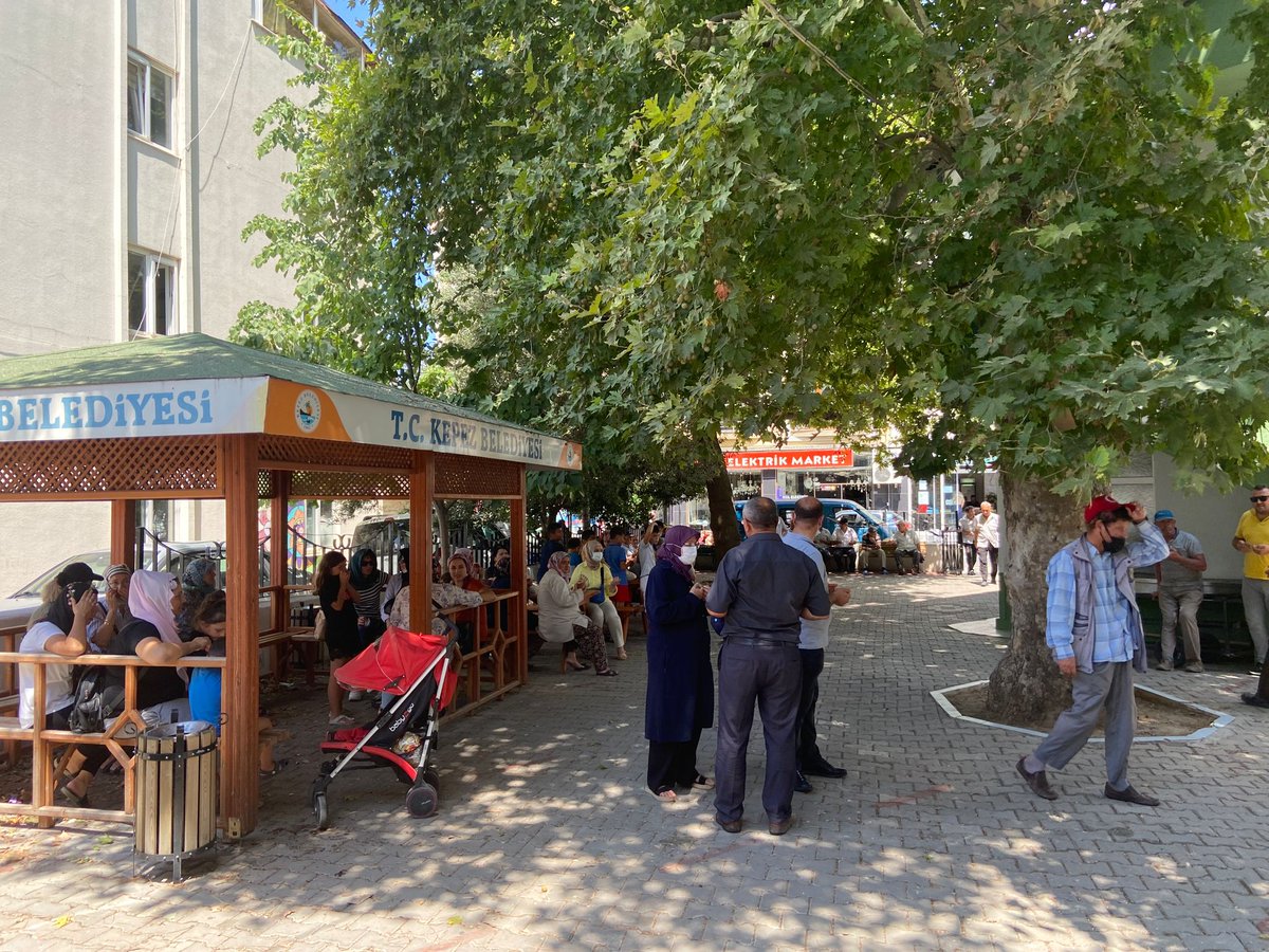 terziogluvakfi's tweet photo. +++Merhum Hüseyin Akif Terzioğlu'nun vasiyeti ile halka ikramlar dağıtılmıştır. 
Başta yönetim kurulu üyelerimize, İl müftümüze ve davetimize iştirak edip katkıda bulunan değerli halkımıza teşekkür ederiz. https://t.co/jLEm6D5ZWP