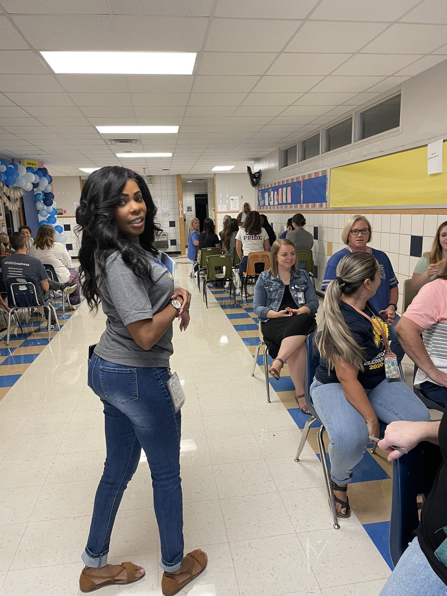 Ms.Thomas is ‘Breaking the Ice”
with our SRE Backseat Drivers. A competitive bunch, they are. #RISDBelieves <a href="/MsJamilaThomas/">Jamila Thomas M.Ed.</a>